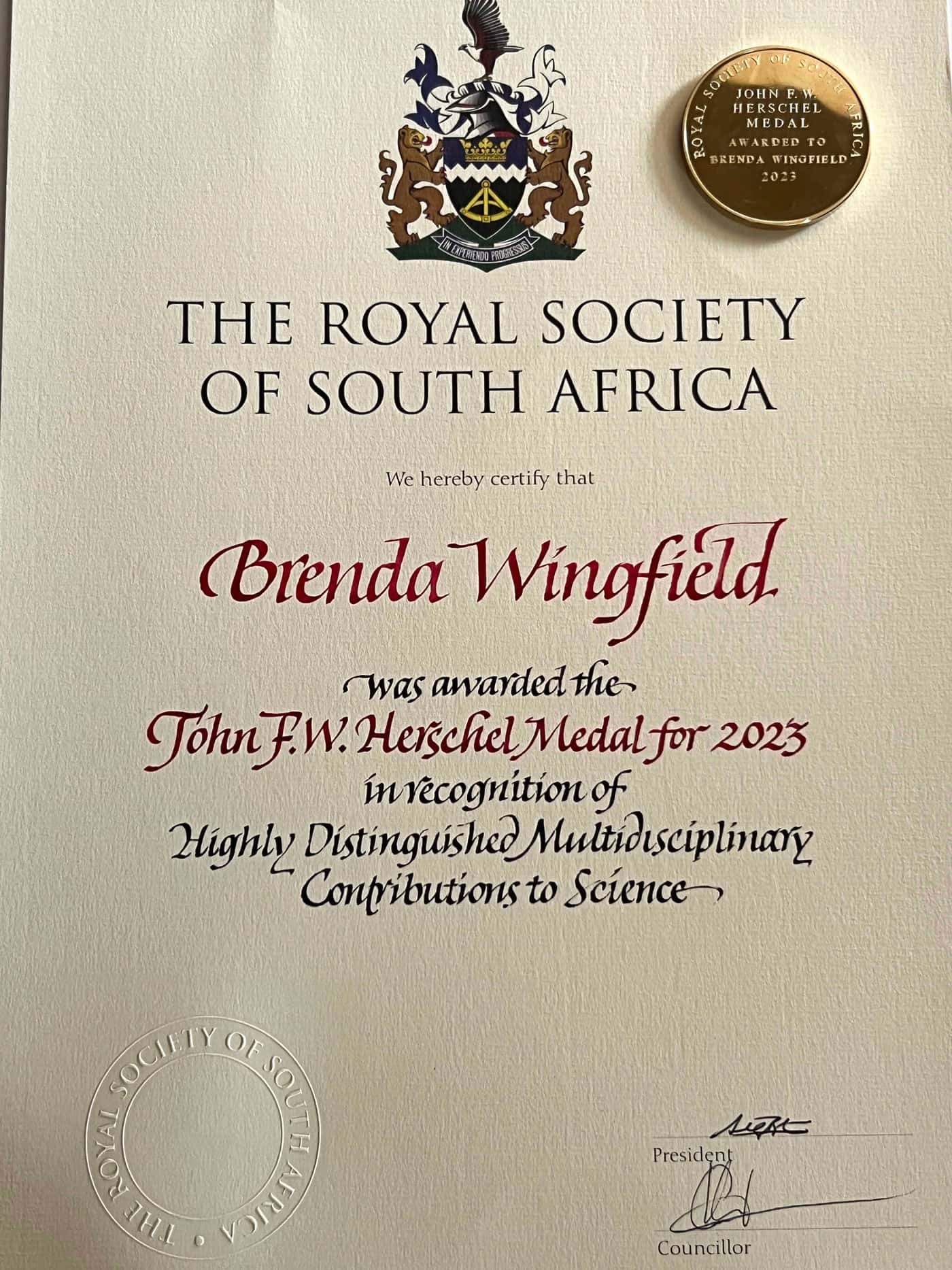 Brenda Wingfield receives the Herschel Medal