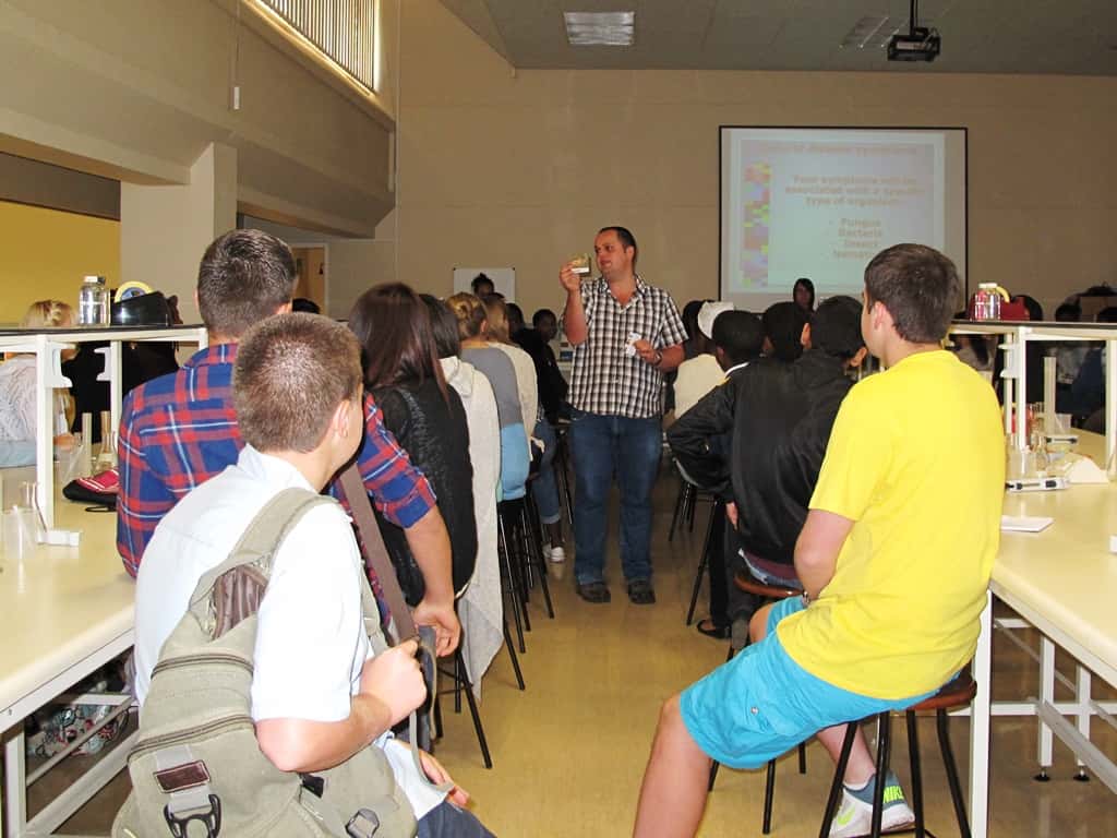 UP with Science introduces school children to hidden world of plant disease