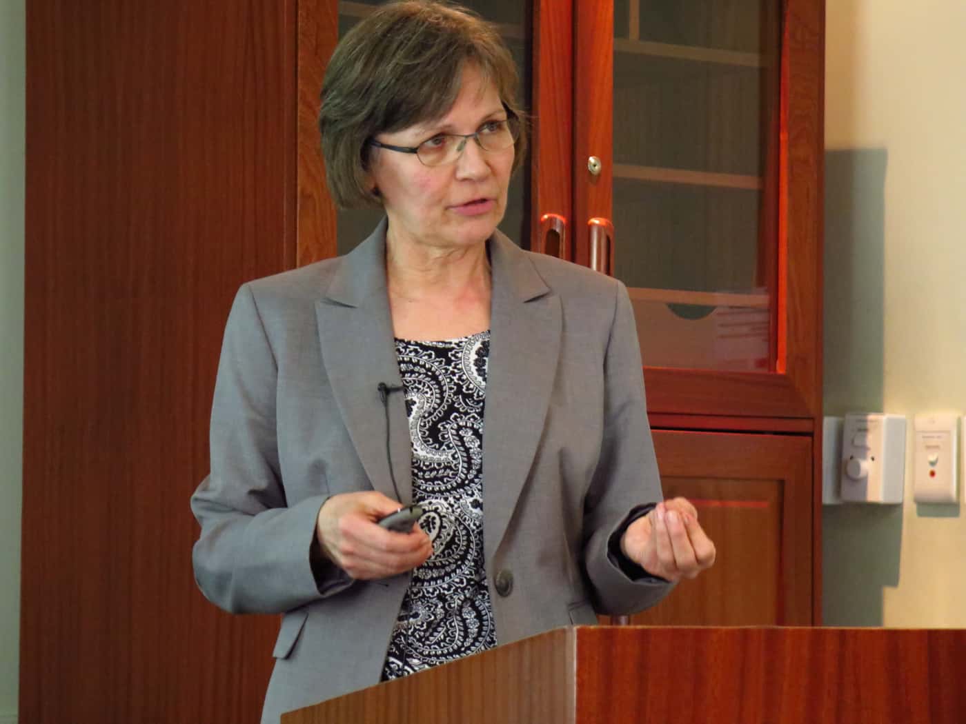 Prof. Mary Barbercheck presents a special seminar at FABI