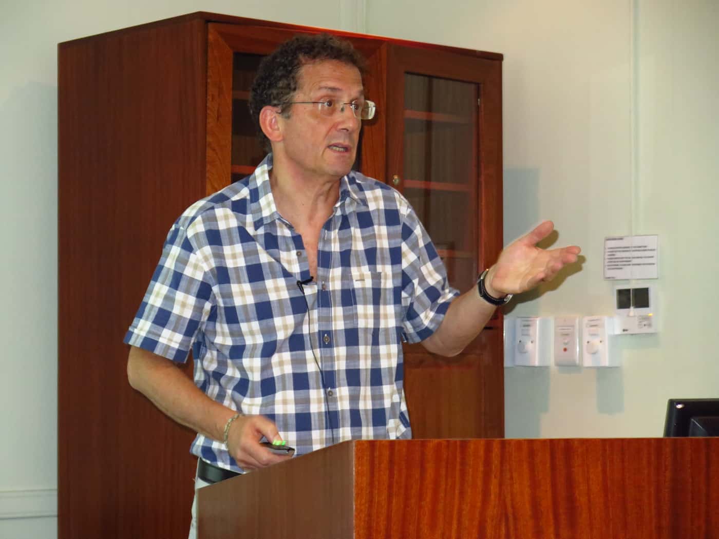 World leading mycologist from Patagonia visits FABI