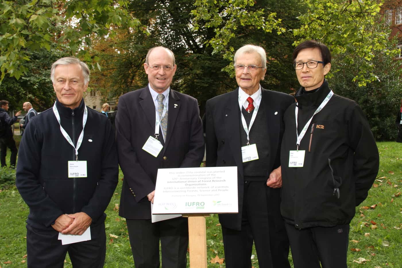 IUFRO President officiates at tree planting ceremony
