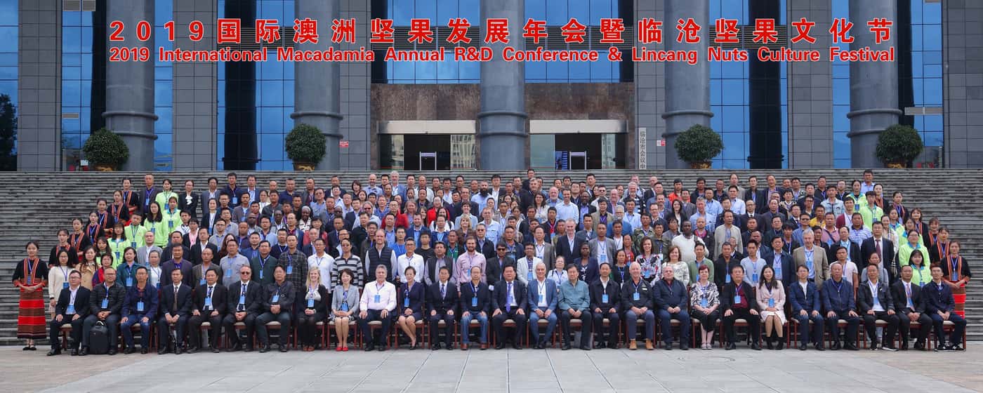 FABI researchers attend the International Macadamia R&D Conference in China