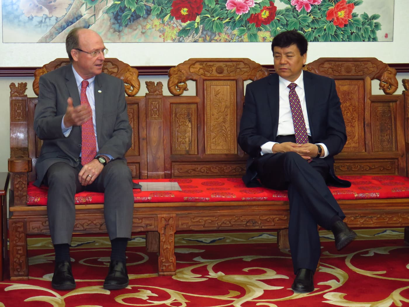 Mike Wingfield presides over signing of IUFRO MoU in Beijing